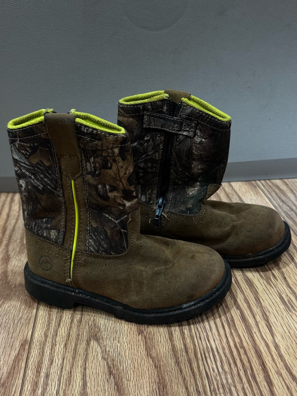Magellan Outdoors Toddlers' Boone Boots size 12